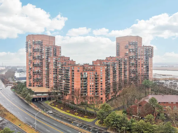 $3,500 | 530 Harmon Cove Tower, Unit 530, Secaucus, NJ 07094