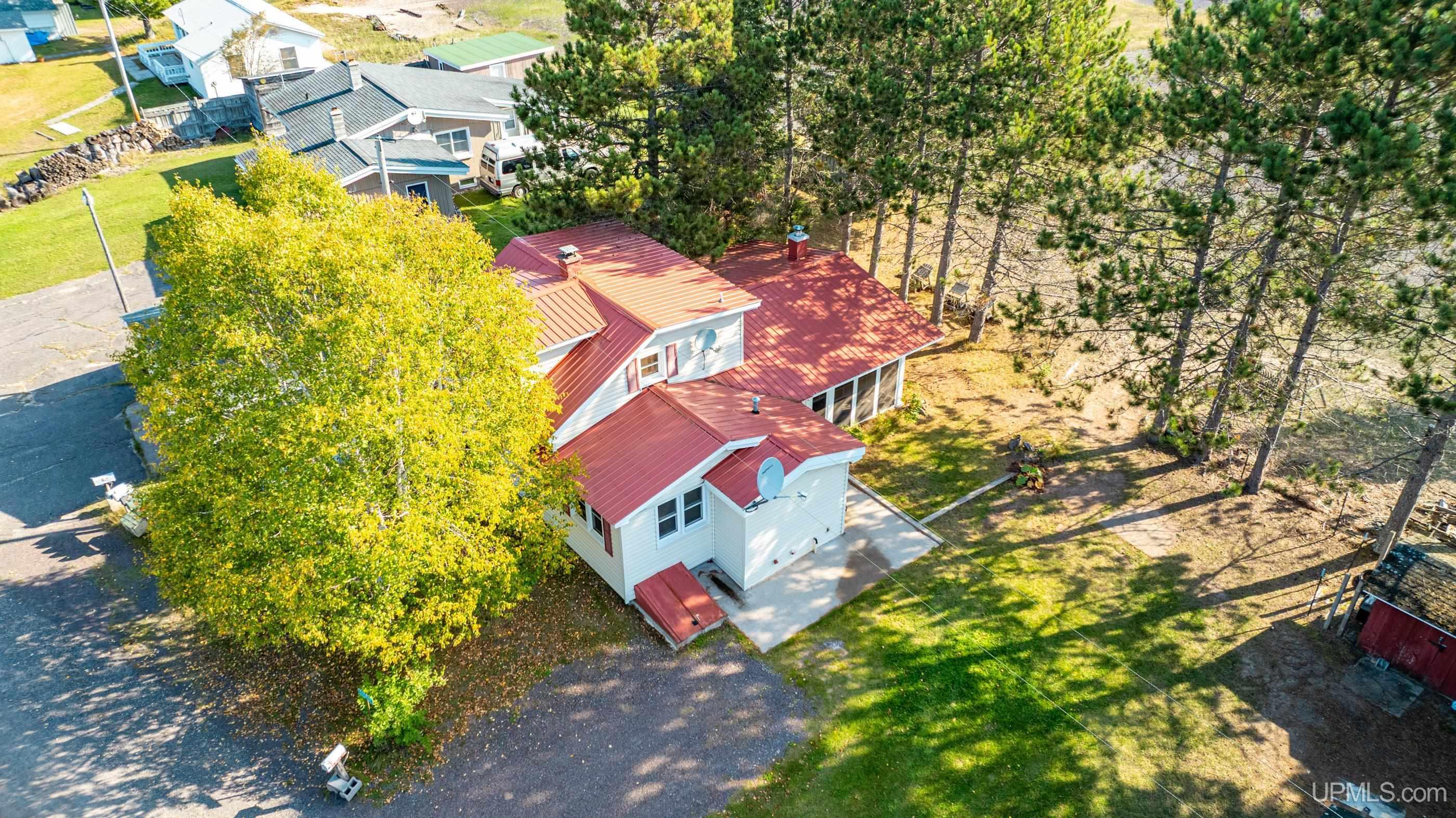 53582 Traverse River Road Lake Linden, MI 49945 - Photo 4 of 33
