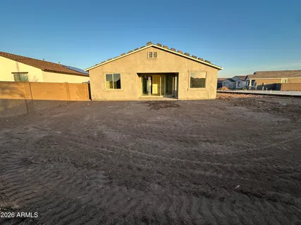 a view of a house with backyard