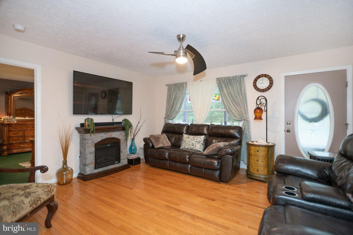 6211 Glebe Way Boston, VA 22713 - Photo 3 of 62 Gallery Image 3