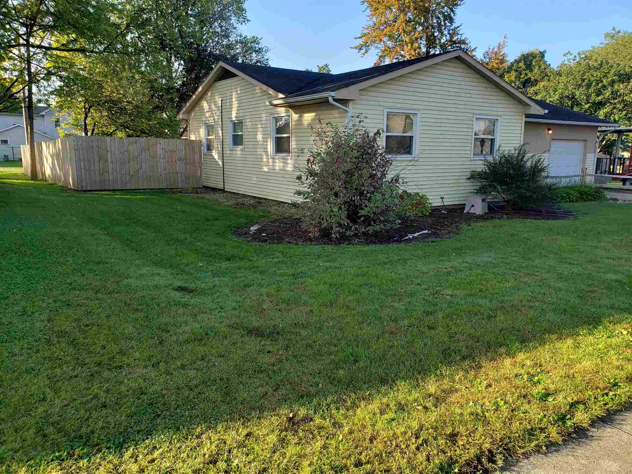404 East Green Street Butler, IN 46721 - Photo 3 of 25