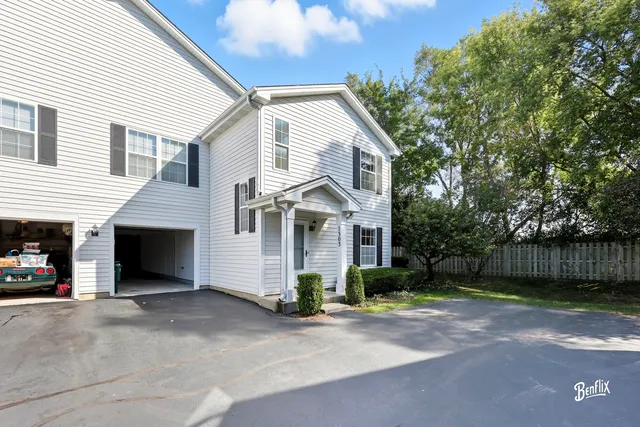 $324,000 | 1303 Orleans Drive, Mundelein, IL 60060