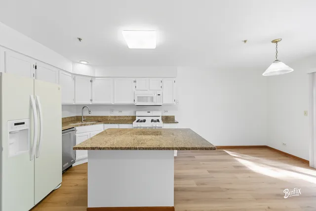 $324,000 | 1303 Orleans Drive, Mundelein, IL 60060