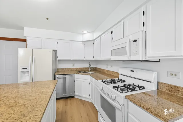 $324,000 | 1303 Orleans Drive, Mundelein, IL 60060