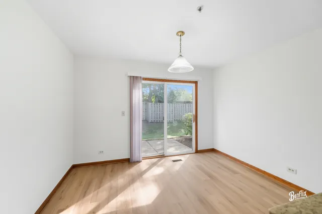 $324,000 | 1303 Orleans Drive, Mundelein, IL 60060