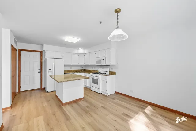 $324,000 | 1303 Orleans Drive, Mundelein, IL 60060