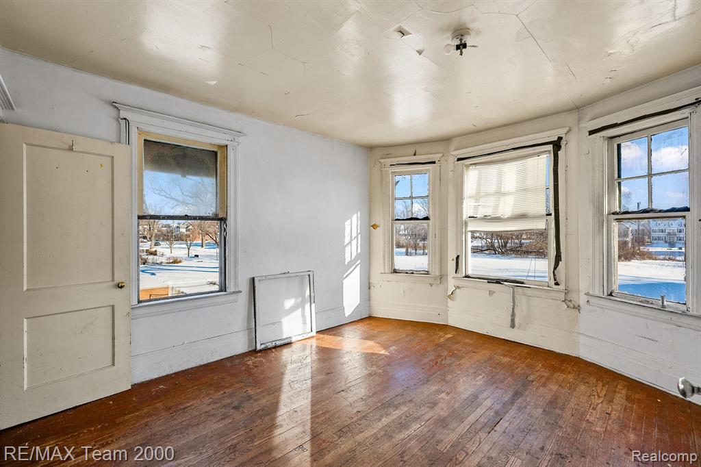 2187 Harding Street Detroit, MI 48214 - Photo 14 of 35