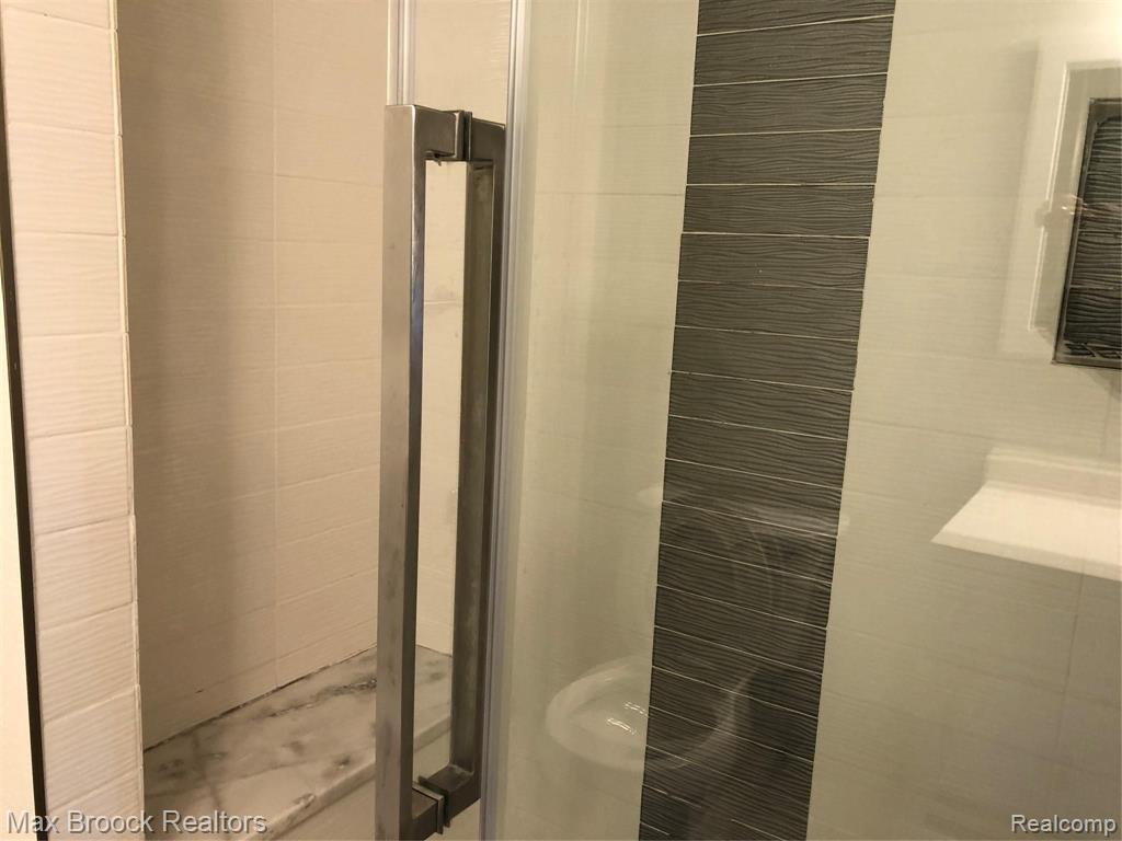 29880 West 12 Mile Road, Unit 812 Farmington, MI 48334 - Photo 8 of 14
