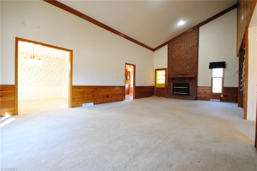 640 Drumheller Road Clemmons, NC 27012 - Photo 2 of 16 Living Room