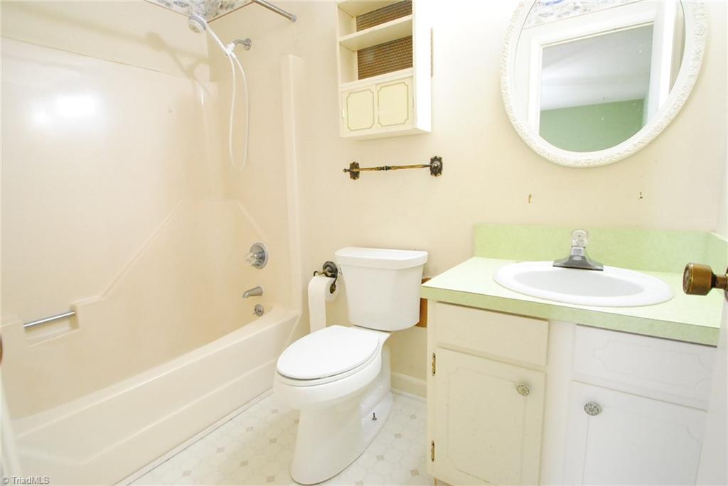 640 Drumheller Road Clemmons, NC 27012 - Photo 11 of 16 Masterbath
