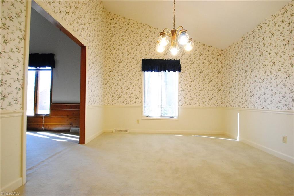 640 Drumheller Road Clemmons, NC 27012 - Photo 8 of 16 Dining Room
