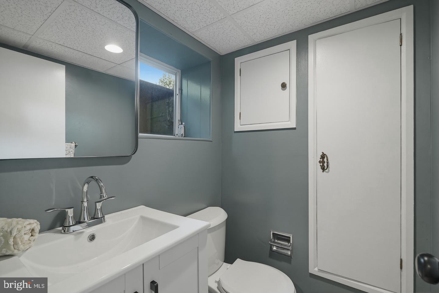 800 Pleasant Hill Road Wallingford, PA 19086 - Photo 29 of 33 Lower level powder room.