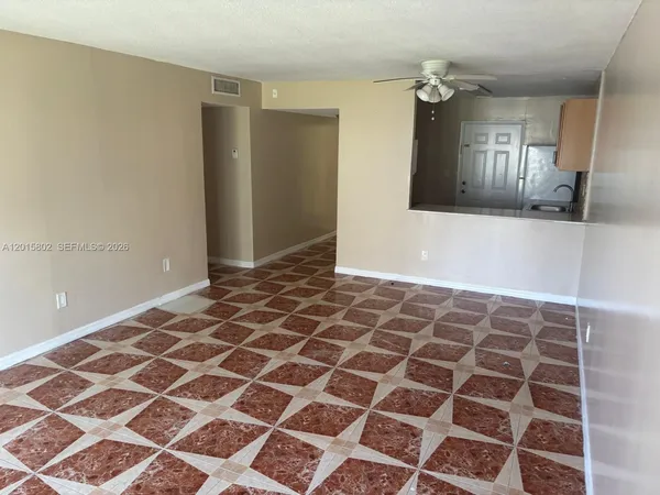$2,000 | 15205 Northeast 6th Avenue, Unit D111, Miami, FL 33162