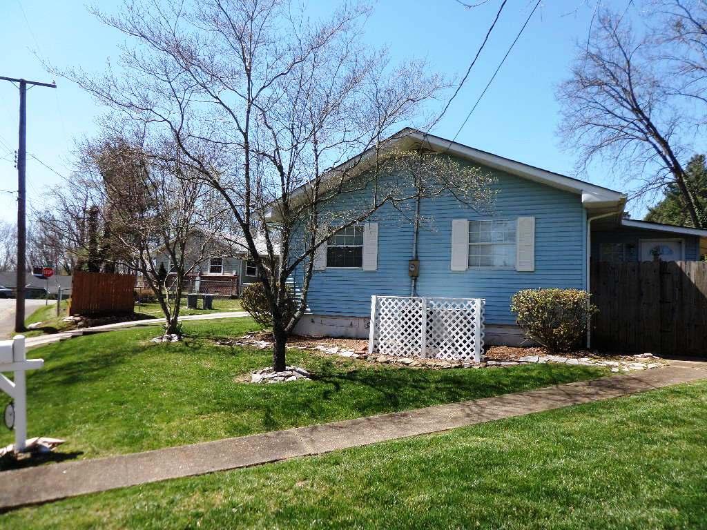 132 Euclid Circle Oak Ridge, TN 37830 - Photo 2 of 24 132 Euclid Circle Side