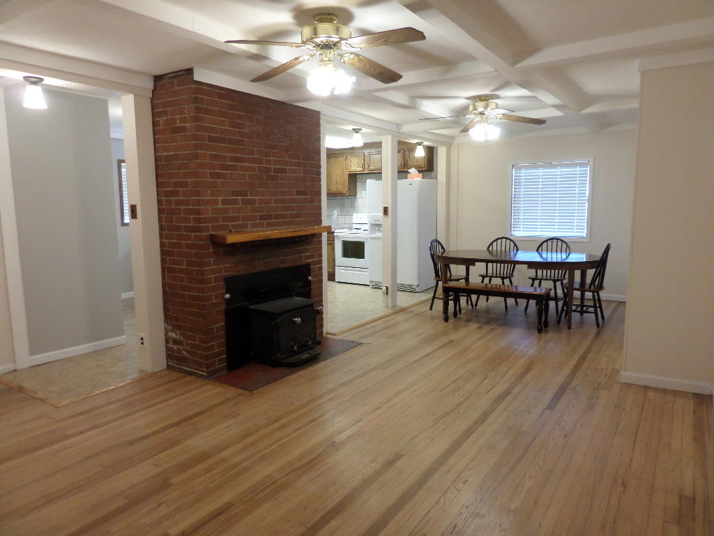 132 Euclid Circle Oak Ridge, TN 37830 - Photo 11 of 24 Living Room