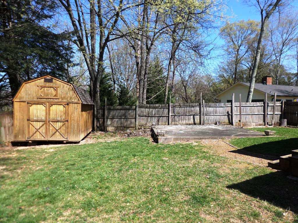 132 Euclid Circle Oak Ridge, TN 37830 - Photo 17 of 24 backyard
