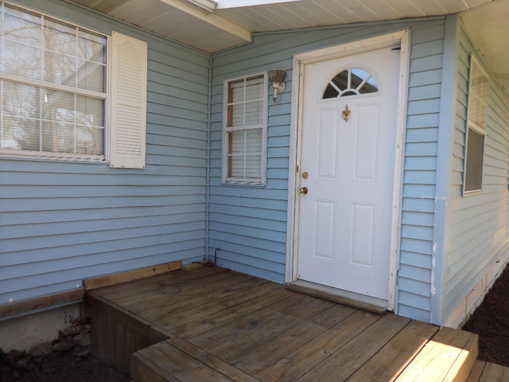 132 Euclid Circle Oak Ridge, TN 37830 - Photo 19 of 24 Side porch