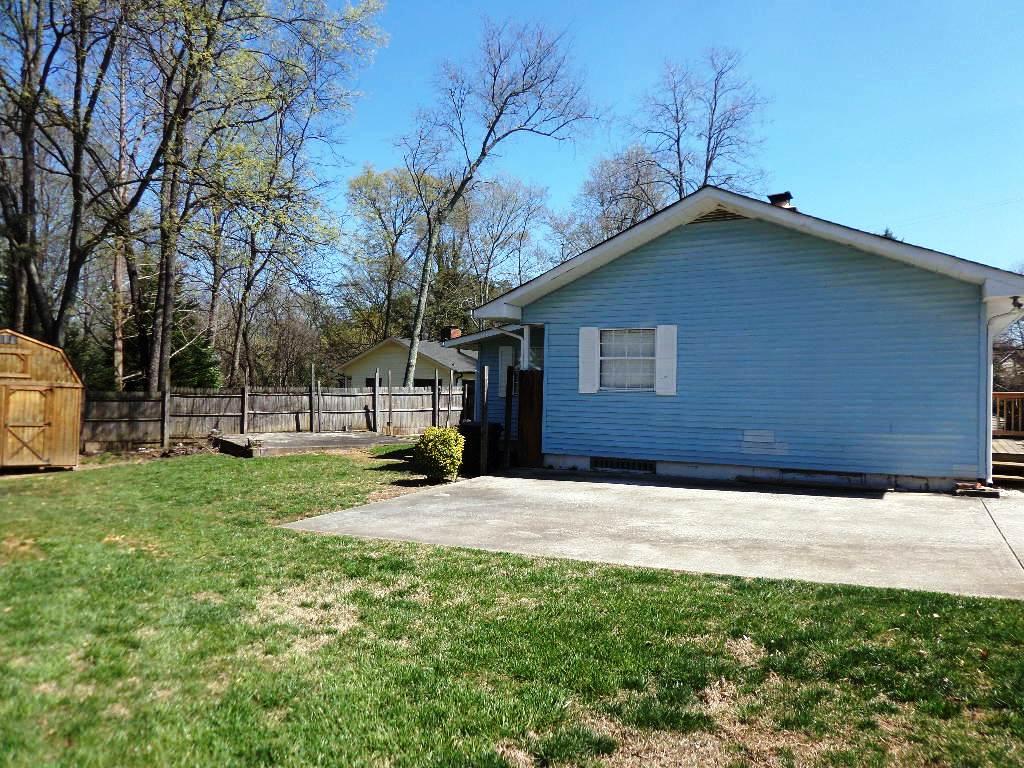 132 Euclid Circle Oak Ridge, TN 37830 - Photo 20 of 24 Side with yard