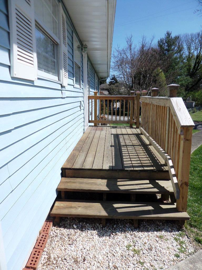 132 Euclid Circle Oak Ridge, TN 37830 - Photo 3 of 24 Front porch