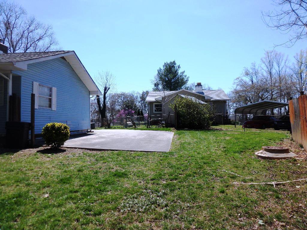 132 Euclid Circle Oak Ridge, TN 37830 - Photo 22 of 24 Side yard