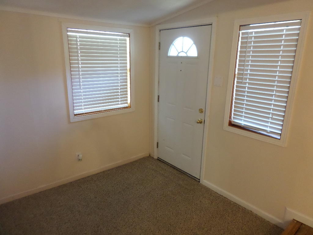 132 Euclid Circle Oak Ridge, TN 37830 - Photo 4 of 24 Entryway