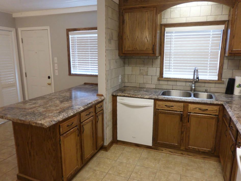 132 Euclid Circle Oak Ridge, TN 37830 - Photo 5 of 24 Kitchen