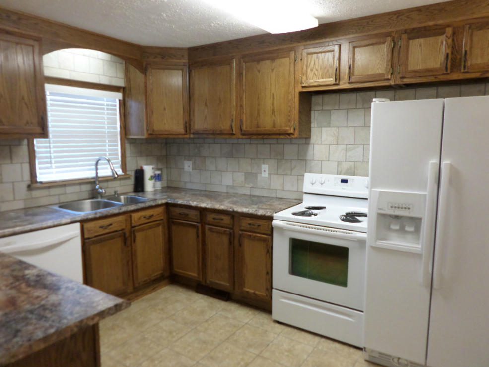 132 Euclid Circle Oak Ridge, TN 37830 - Photo 7 of 24 Kitchen2