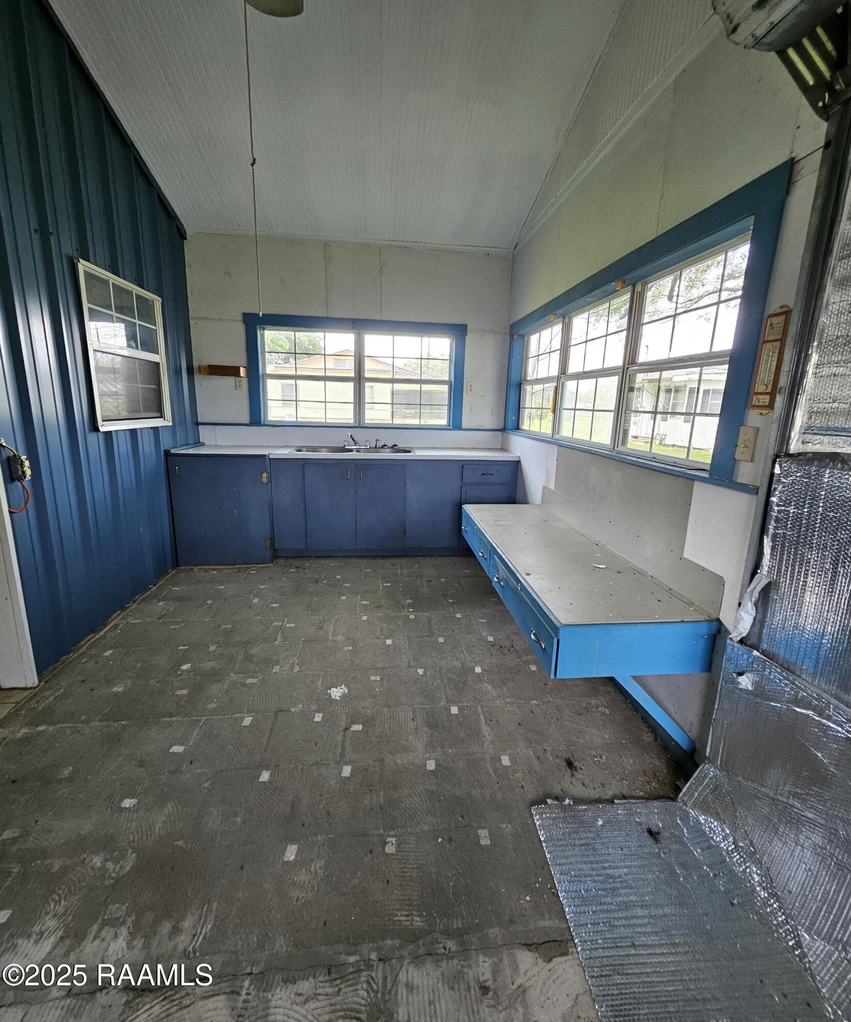 514 Front Street Krotz Springs, LA 70750 - Photo 35 of 46 INSIDE SHOP