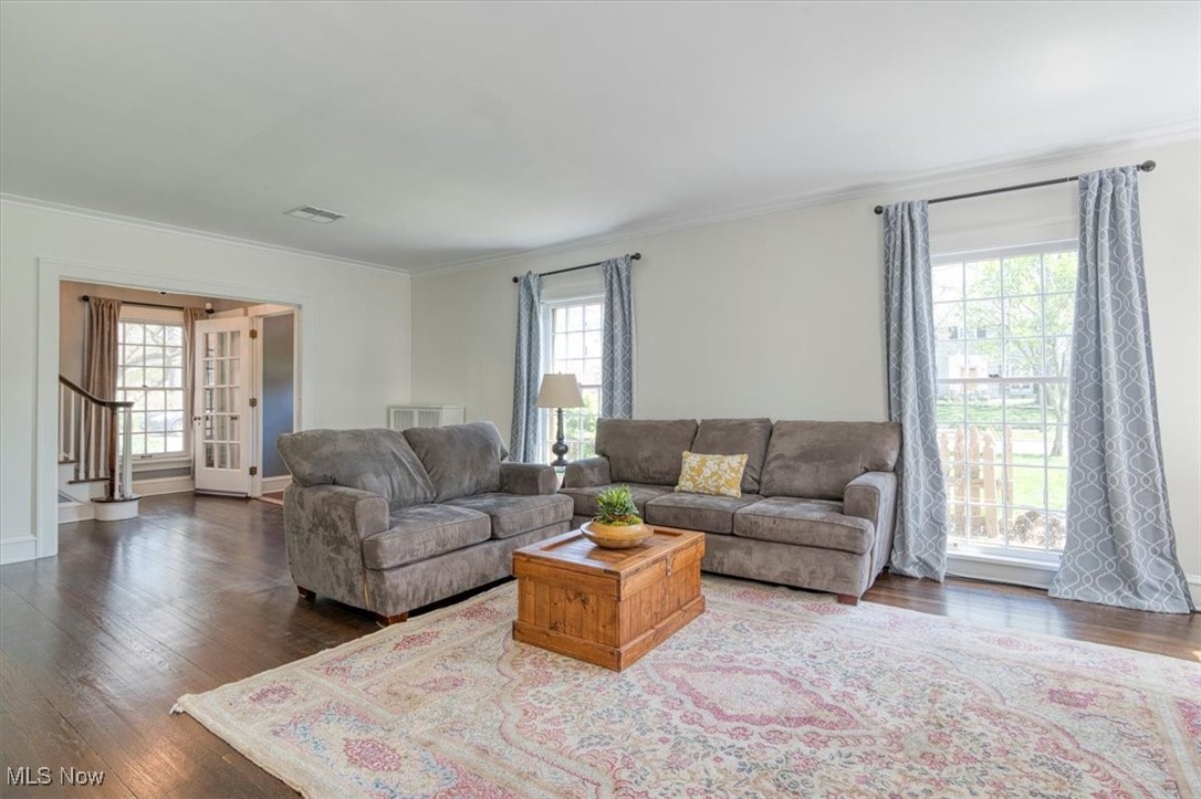 3320 Dorchester Road Cleveland, OH 44120 - Photo 3 of 40 Gallery Image 3