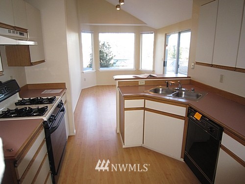 2336 Southeast 8th Place Renton, WA 98057 - Photo 12 of 20