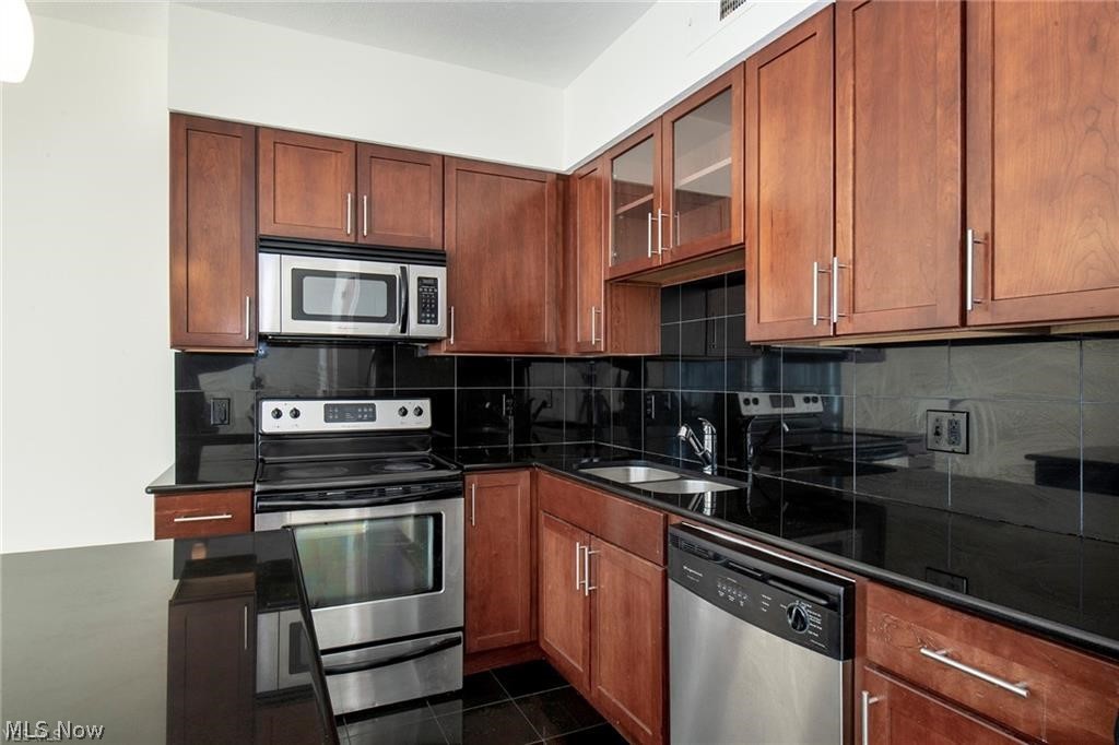 1237 Washington Avenue, Unit 703 Cleveland, OH 44113 - Photo 5 of 25