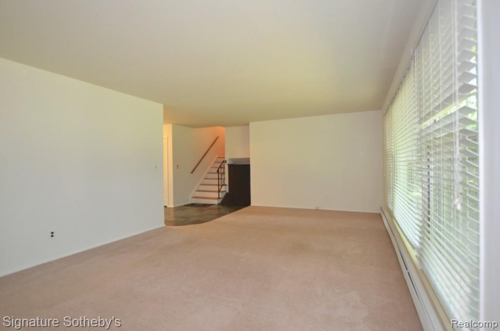5320 Echo Road Bloomfield Hills, MI 48302 - Photo 15 of 71 living2.jpg