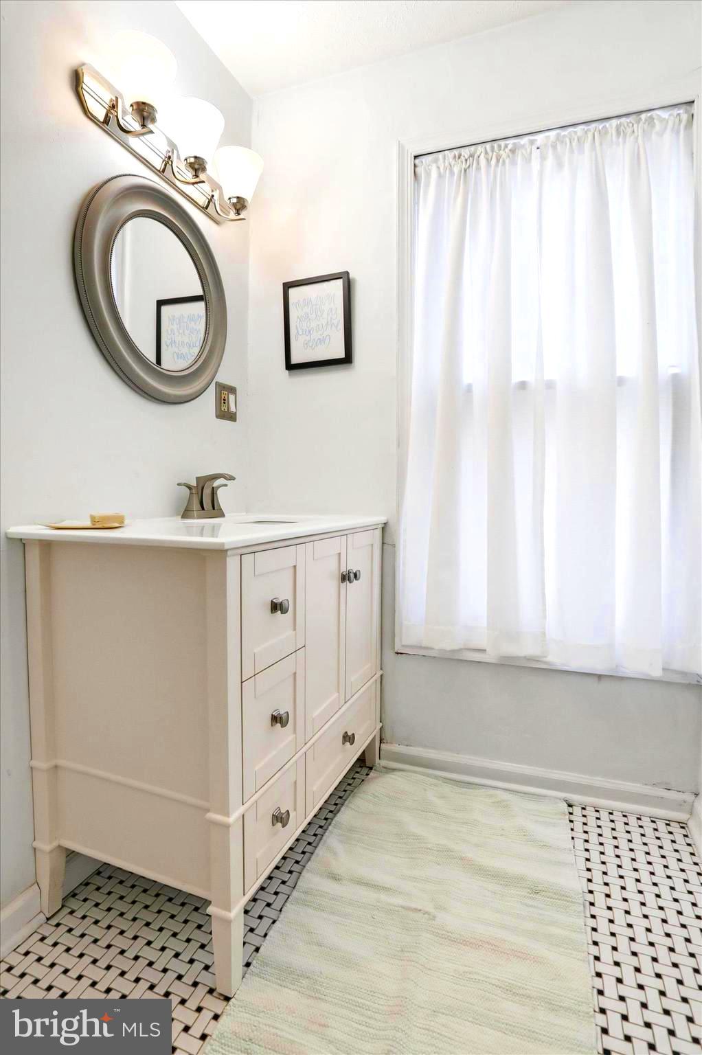 520 Elm Street Frederick, MD 21701 - Photo 24 of 30 3rd floor bathroom.