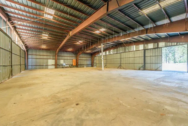 a view of a garage