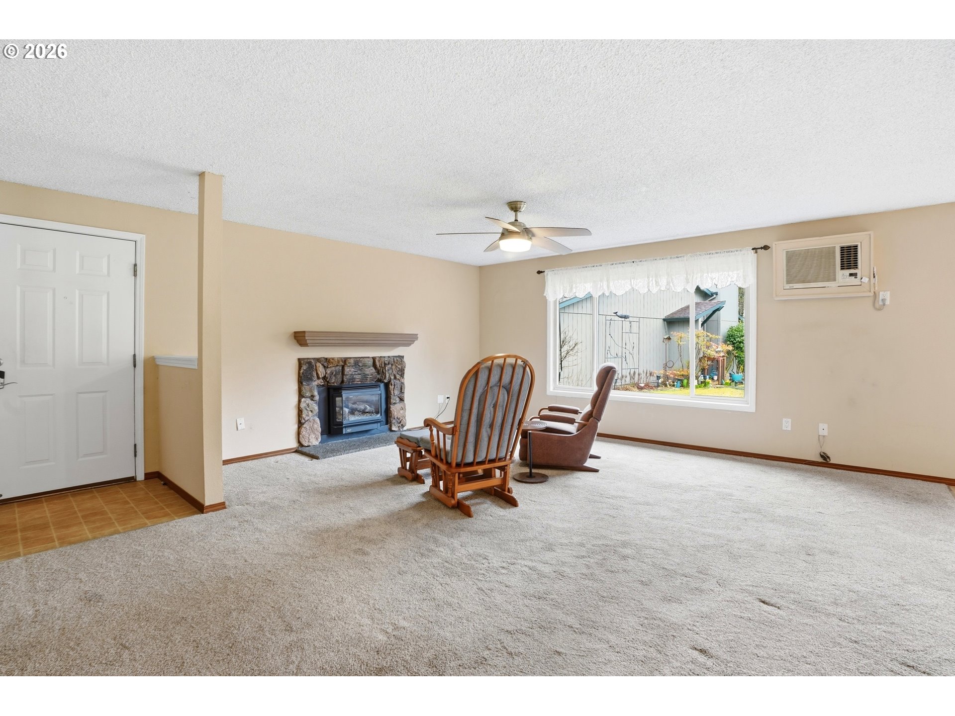 2941 Northeast 13th Street Gresham, OR 97030 - Photo 8 of 32 Living Room