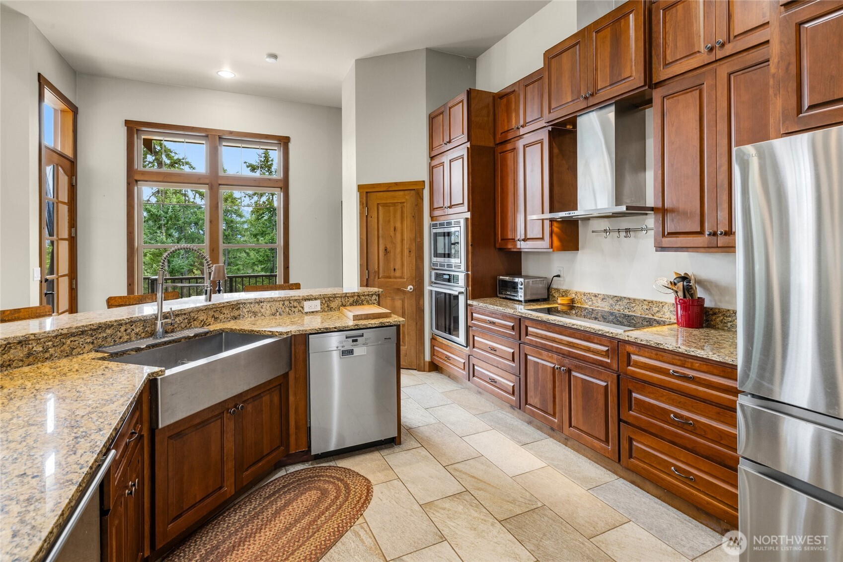 421 Meadow Ridge Drive Cle Elum, WA 98922 - Photo 11 of 39 a kitchen with stainless steel appliances granite countertop a stove a sink and a refrigerator
