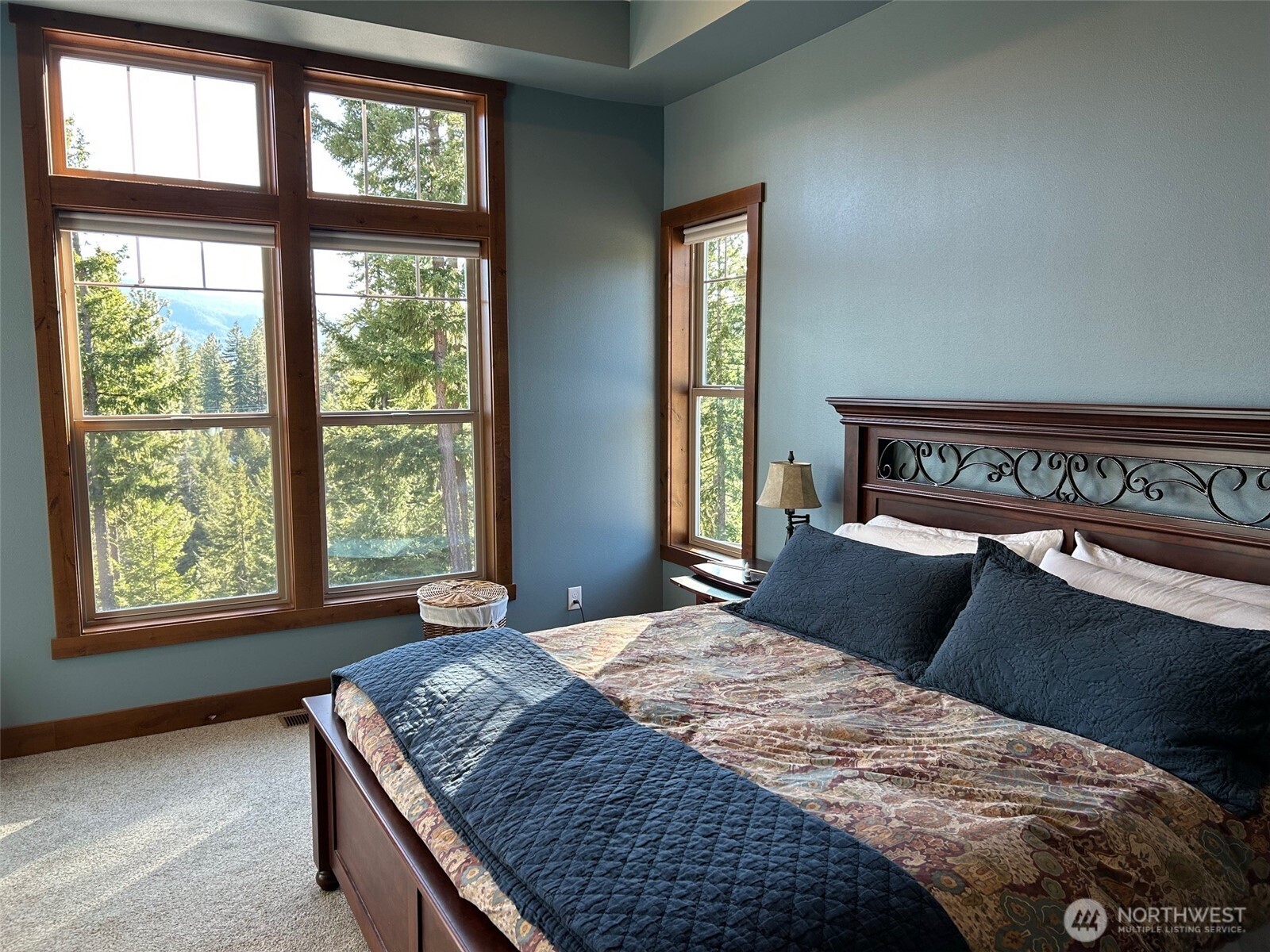 421 Meadow Ridge Drive Cle Elum, WA 98922 - Photo 16 of 39 a bedroom with a bed and window