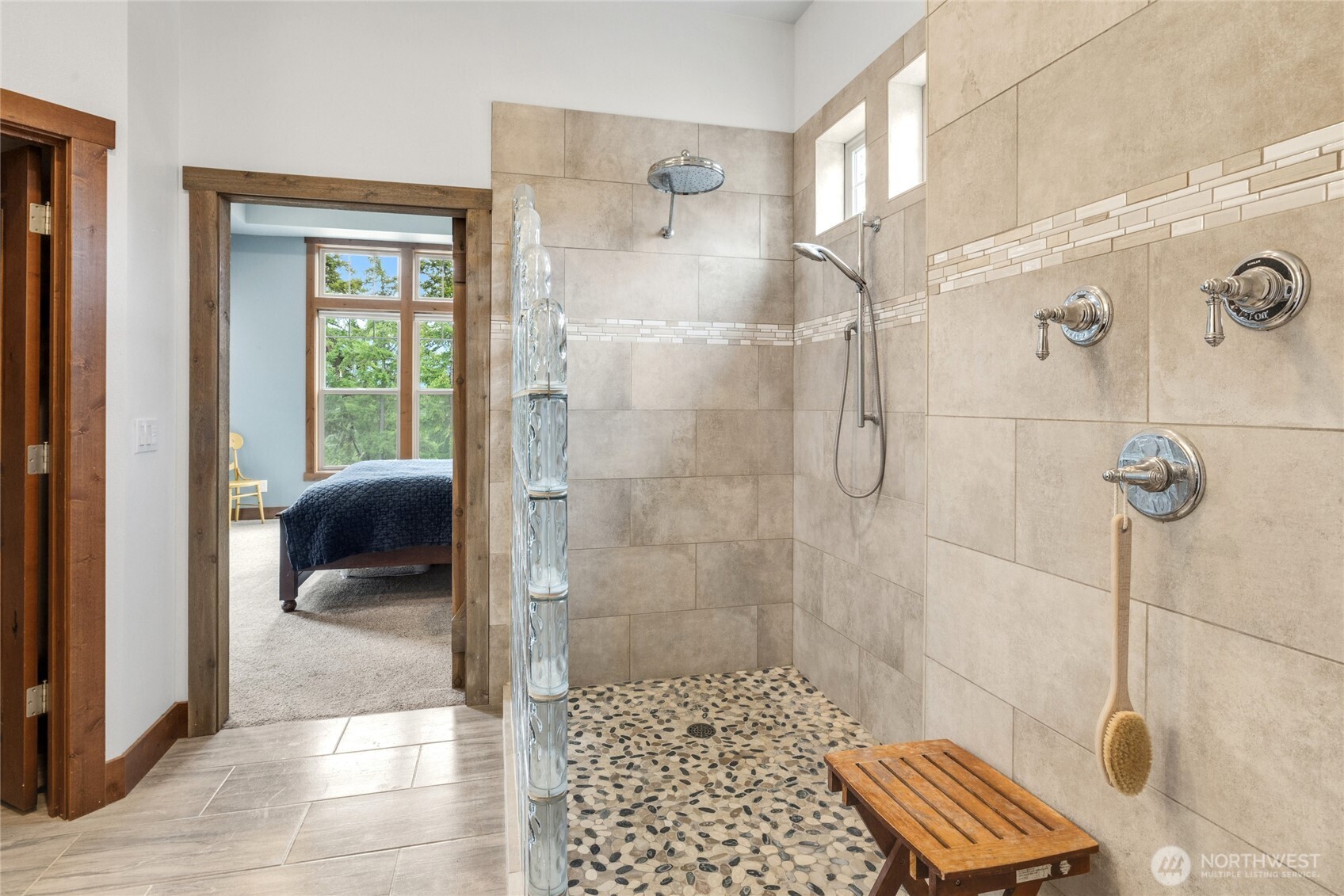 421 Meadow Ridge Drive Cle Elum, WA 98922 - Photo 18 of 39 a bathroom with a shower