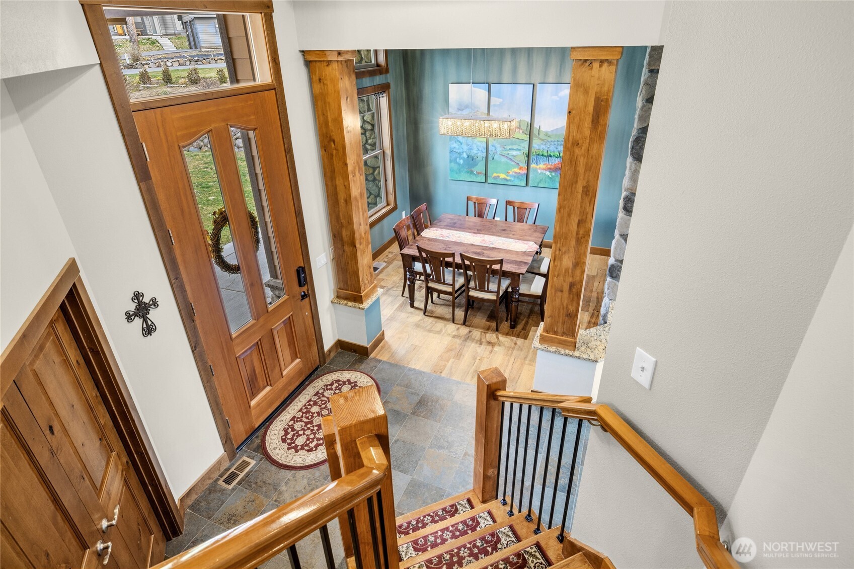 421 Meadow Ridge Drive Cle Elum, WA 98922 - Photo 5 of 39 a living room with furniture and a window