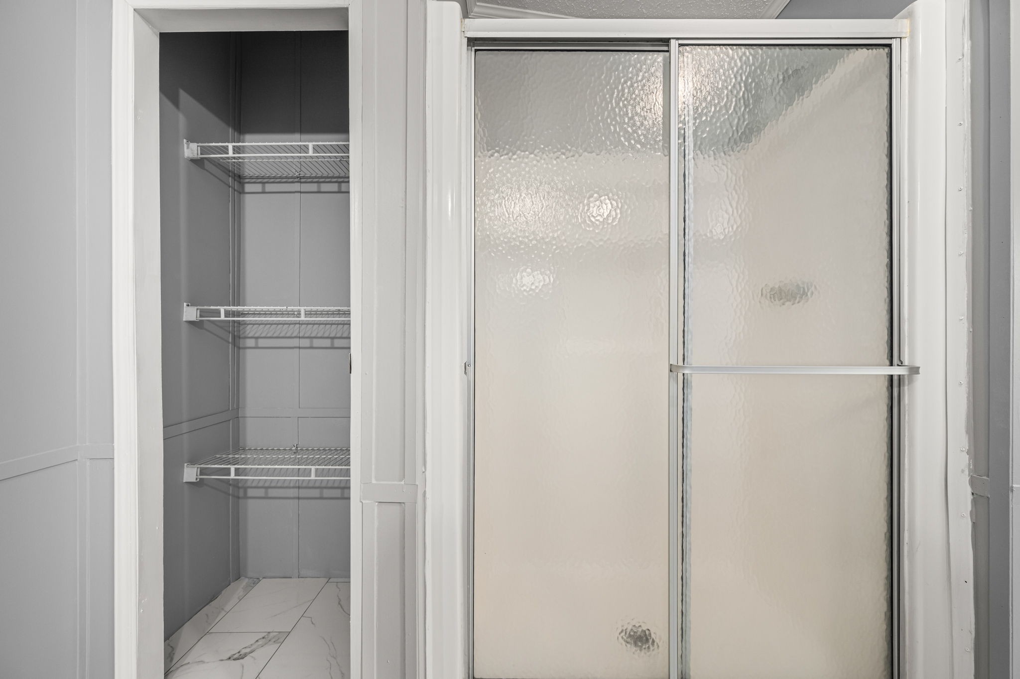 1174 Throneberry Road Normandy, TN 37360 - Photo 19 of 29 a bathroom with a glass shower door