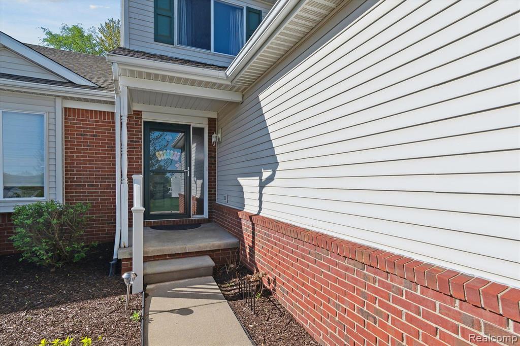 924 Spirea Howell, MI 48843 - Photo 5 of 43 Gallery Image 5