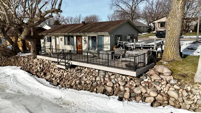 $325,000 | 1111 West Lake Avenue, Worthington, MN 56187