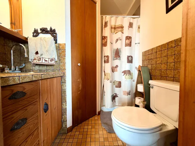 $325,000 | 1111 West Lake Avenue, Worthington, MN 56187