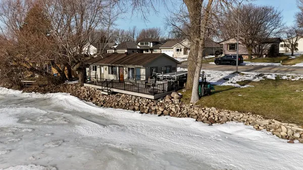 $325,000 | 1111 West Lake Avenue, Worthington, MN 56187