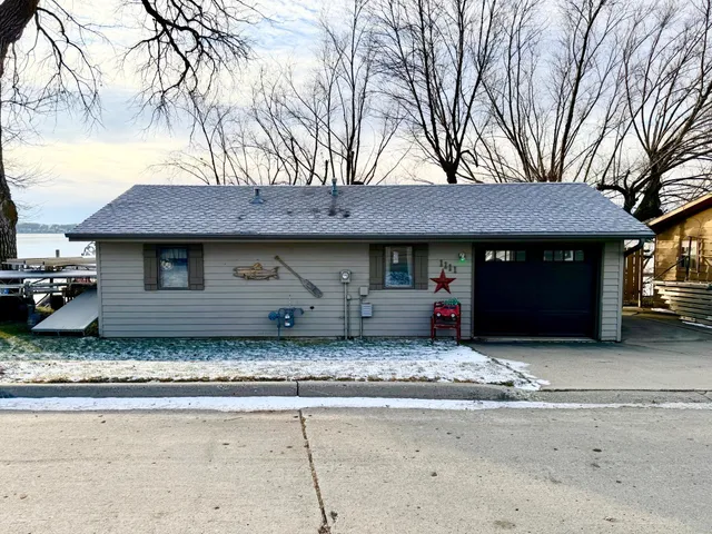 $325,000 | 1111 West Lake Avenue, Worthington, MN 56187