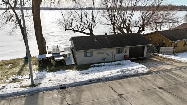 $325,000 | 1111 West Lake Avenue, Worthington, MN 56187