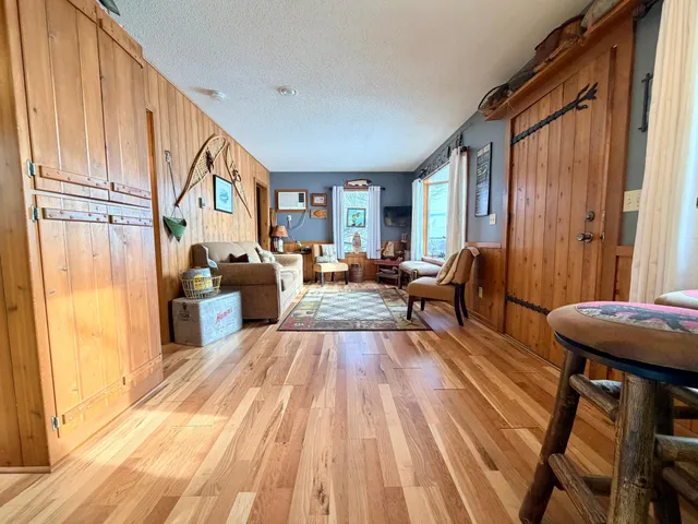 $325,000 | 1111 West Lake Avenue, Worthington, MN 56187