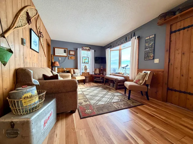 $325,000 | 1111 West Lake Avenue, Worthington, MN 56187