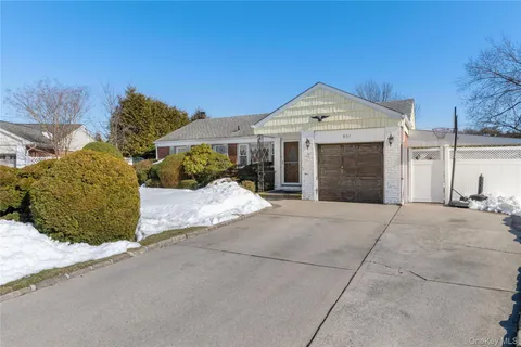 $898,000 | 851 Hemlock Street, Franklin Square, NY 11010