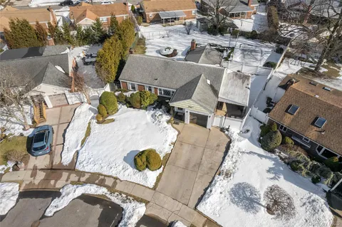 $898,000 | 851 Hemlock Street, Franklin Square, NY 11010
